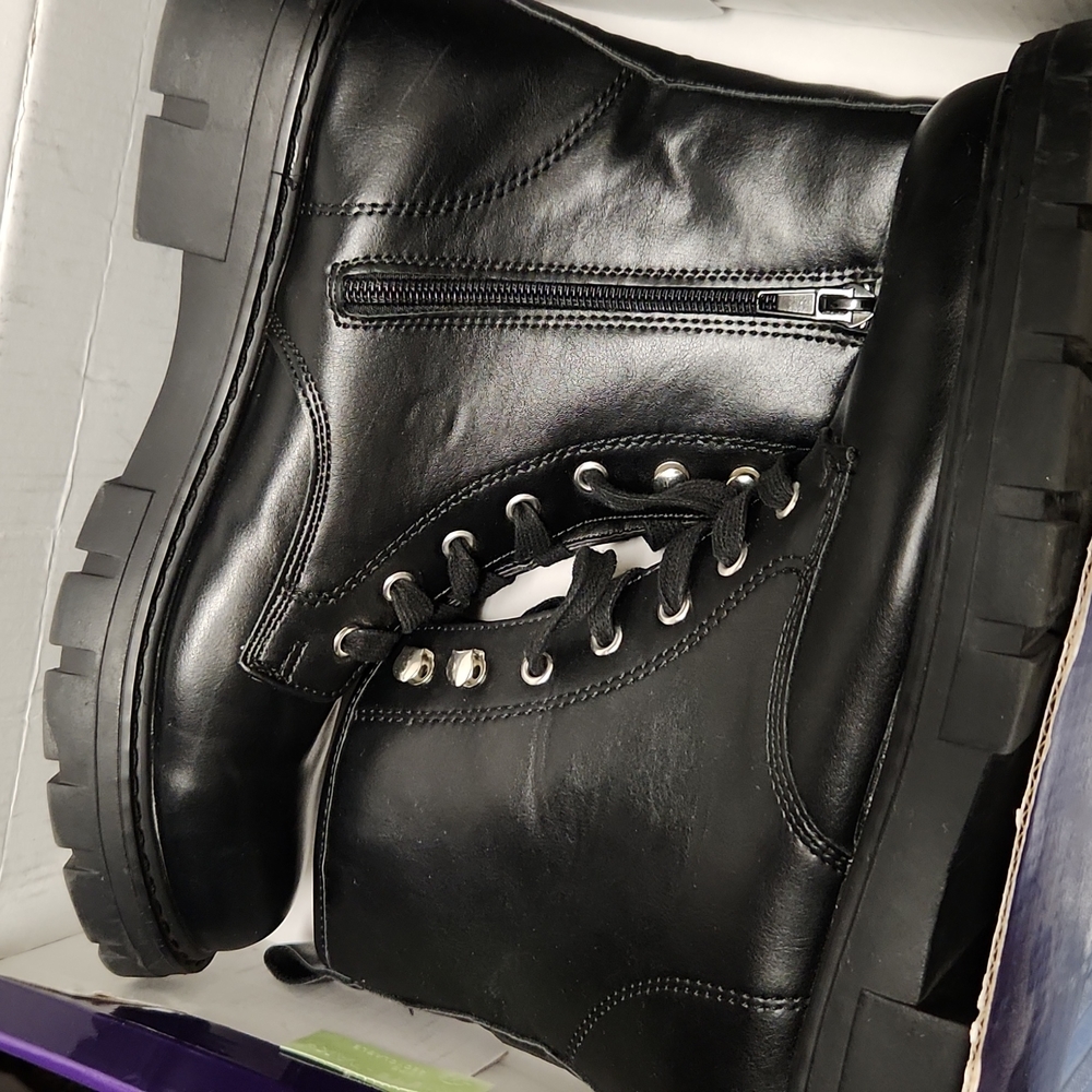 Black women's combat boots size 9 Madden girl
